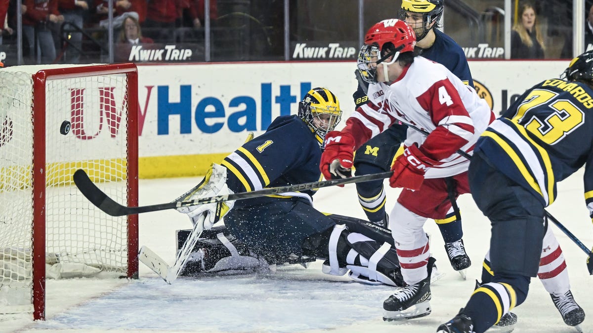 Wisconsin men's hockey beats Michigan, claims first place in Big Ten