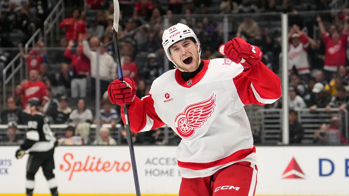 Alex DeBrincat, Marco Kasper find their groove as Detroit Red Wings go on the road