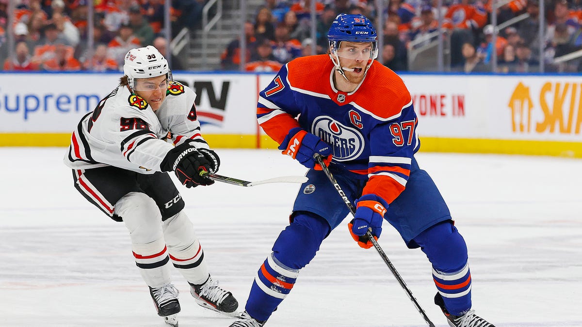 Blackhawks at Oilers odds, picks and predictions