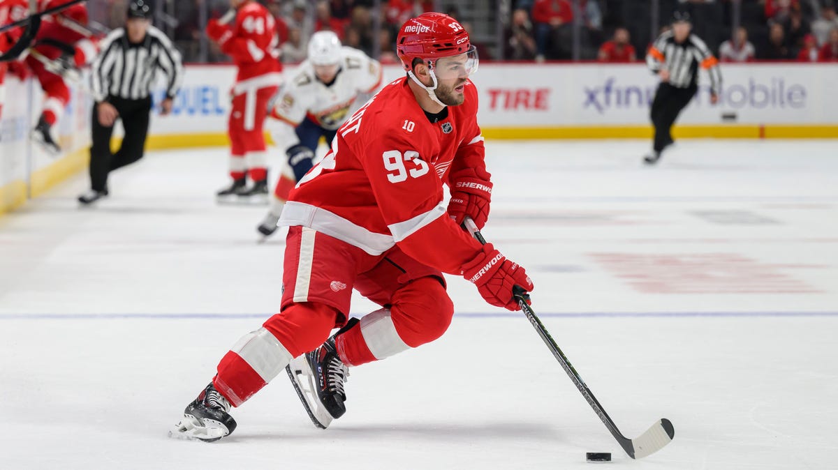 Detroit Red Wings hold physical practice, change lines in attempt to break slump