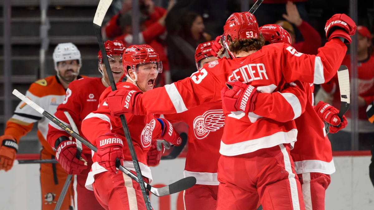 Detroit Red Wings explode to 6-3 victory over Anaheim Ducks; John Gibson injured