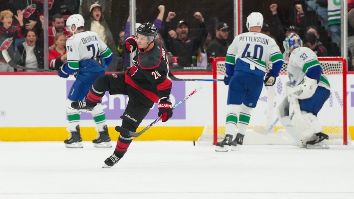 Carolina Hurricanes vs. Boston Bruins odds, tips and betting trends