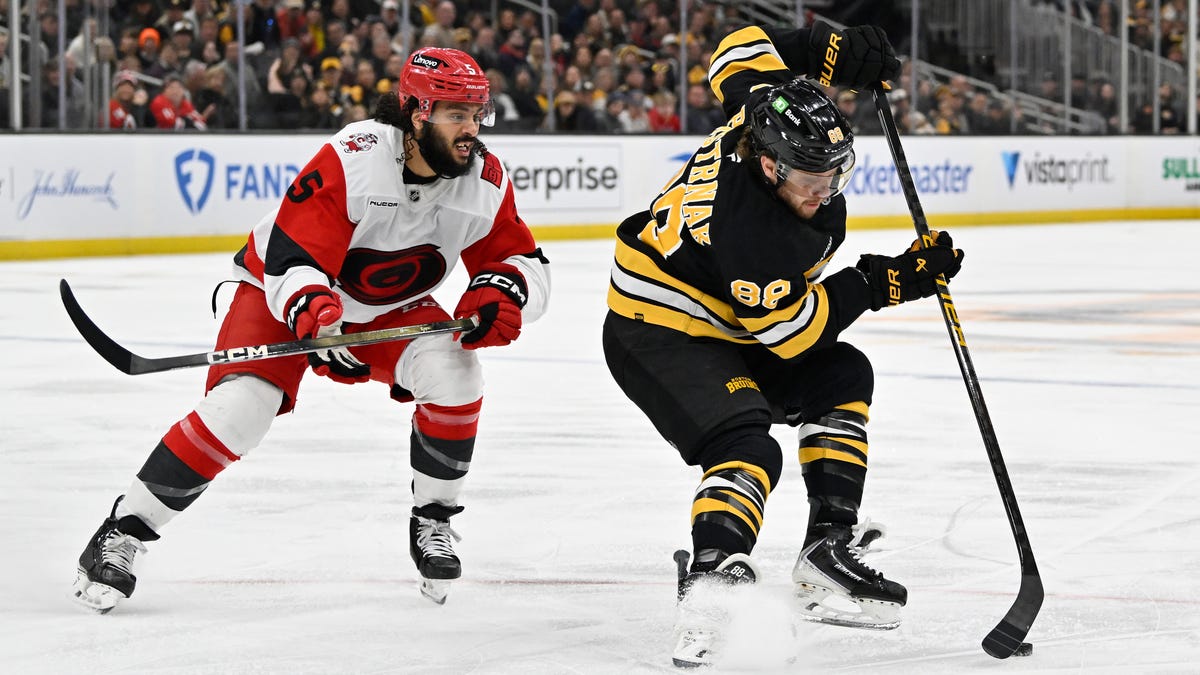 Hurricanes at Bruins odds, picks and predictions
