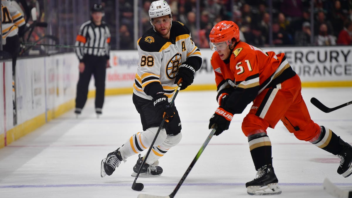 Bruins at Ducks odds, picks and predictions