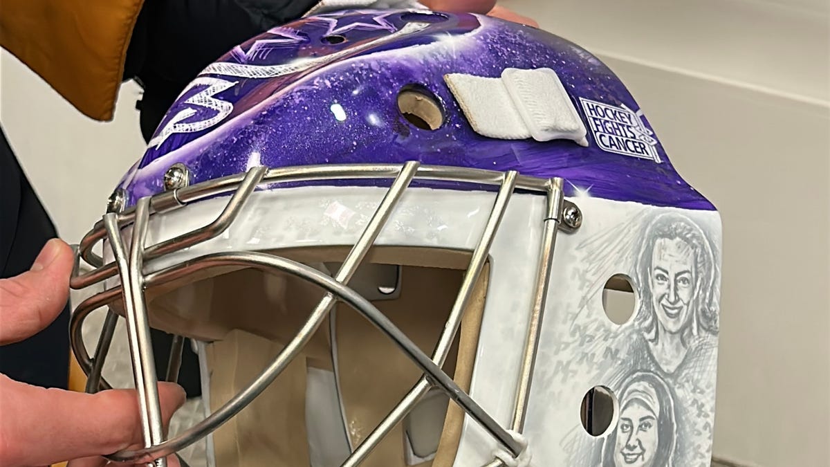 Predators' Juuse Saros has custom mask for Hockey Fights Cancer Night