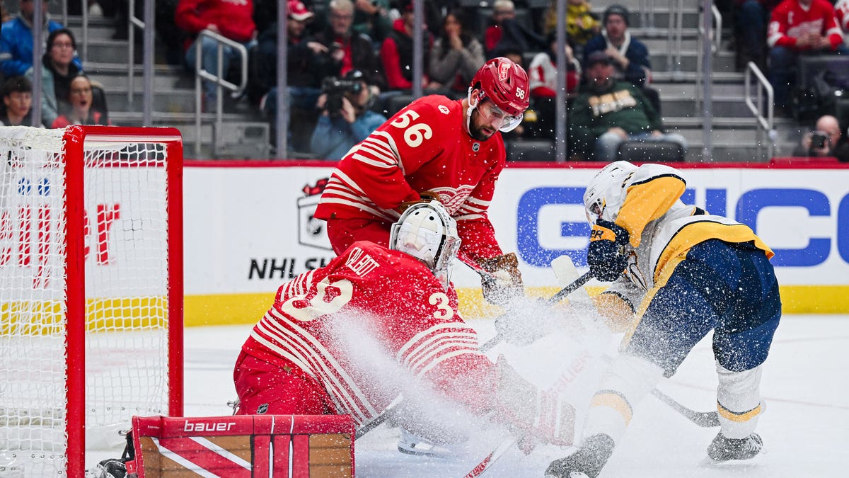 Detroit Red Wings poached by Predators with four third-period goals