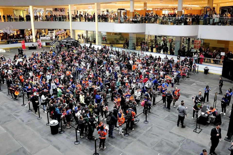  The Edmonton Oilers’ Connor McDavid (bottom right) signs autographs for fans during a team autograph session at West Edmonton Mall, Wednesday Oct. 23, 2024.