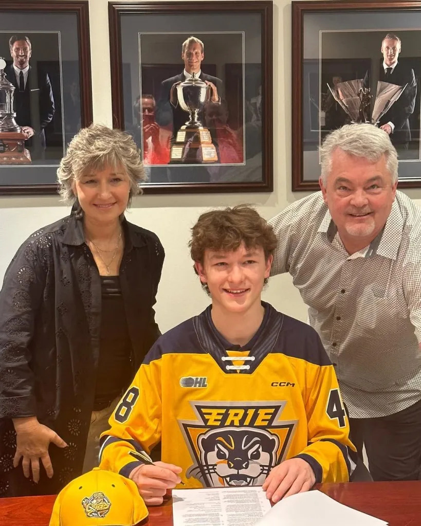 Schafer signing a contract, with his parents alongside. Instagram/matthew.schaefer48