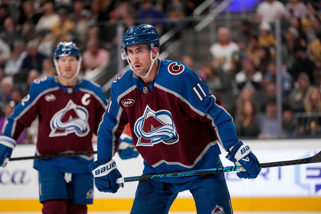 Lightning visit the Avalanche on 5-game win streak