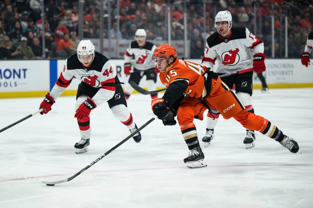 Ducks rookie Beckett Sennecke proving himself capable – Orange County Register