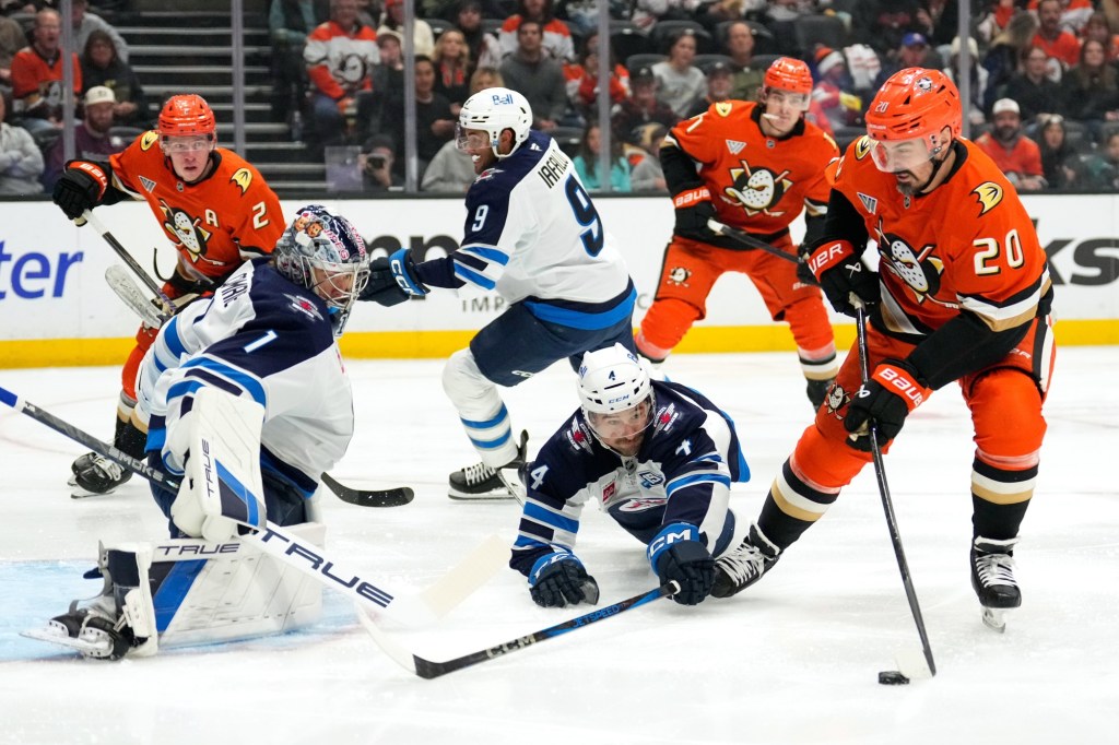Surging Ducks ground Jets for 7th straight win – Orange County Register