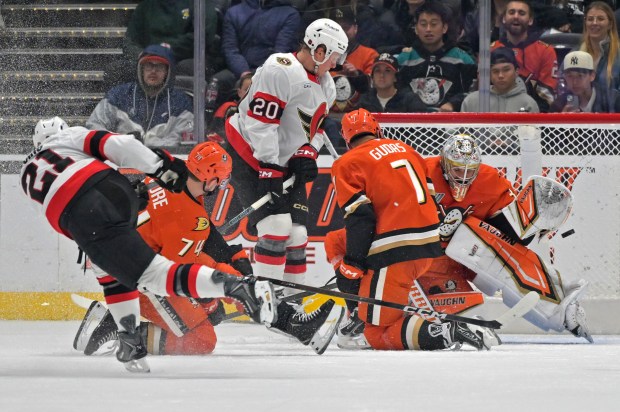 Ottawa Senators center Nick Cousins (21) scores past Ducks goaltender...