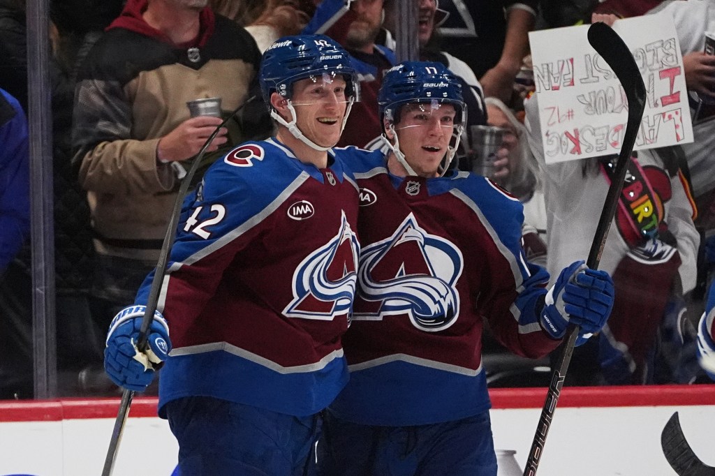 Avs blitz Sharks with three goals in 76 seconds to rattle off 10th straight win
