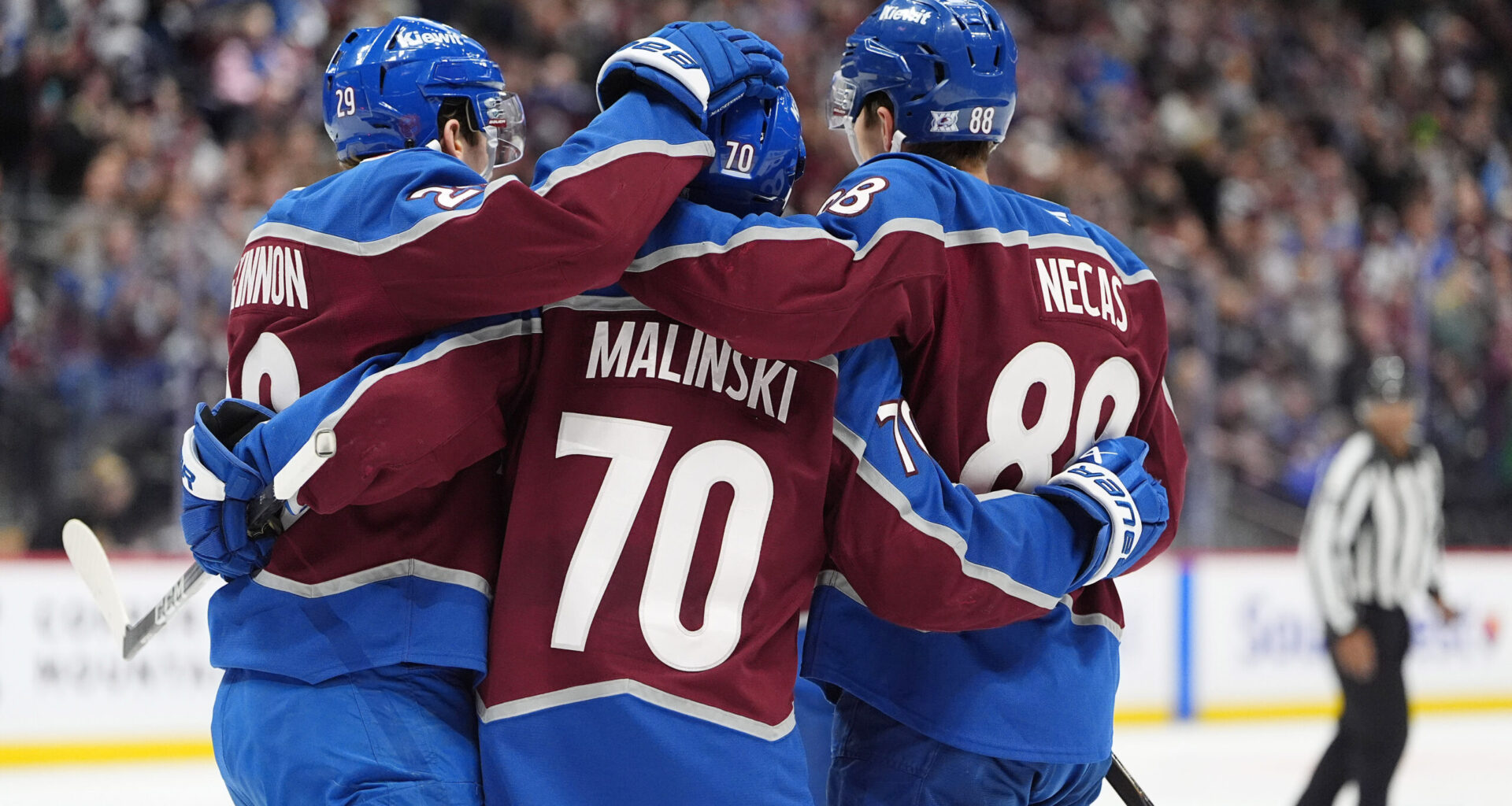 Avalanche Bury the Sharks 6-0 for their 10th Straight Win - The Hockey Writers - Colorado Avalanche