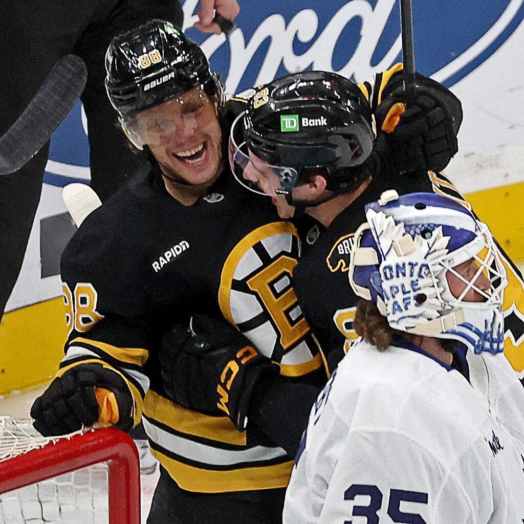 Bruins grind out nasty win over Leafs, 5-3; Pastrnak nets 400th career goal