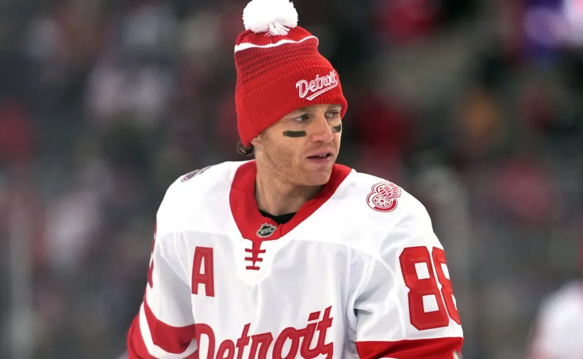 NHL News: Patrick Kane set to miss tone-setting matchup as Todd McLellan, Red Wings receive latest injury update