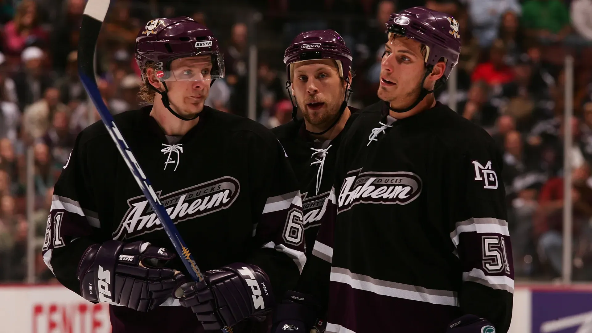 Anaheim Ducks players in 2006. (Source: Harry How/Getty Images)