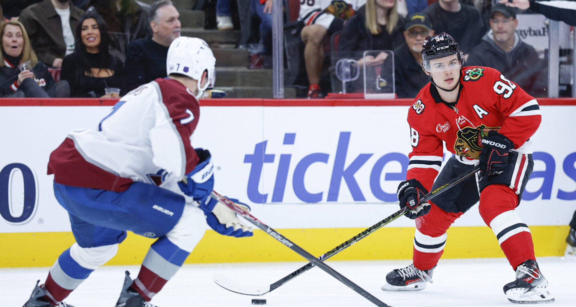 Blackhawks Push Avs but Can’t Solve Wedgewood in 1–0 Loss