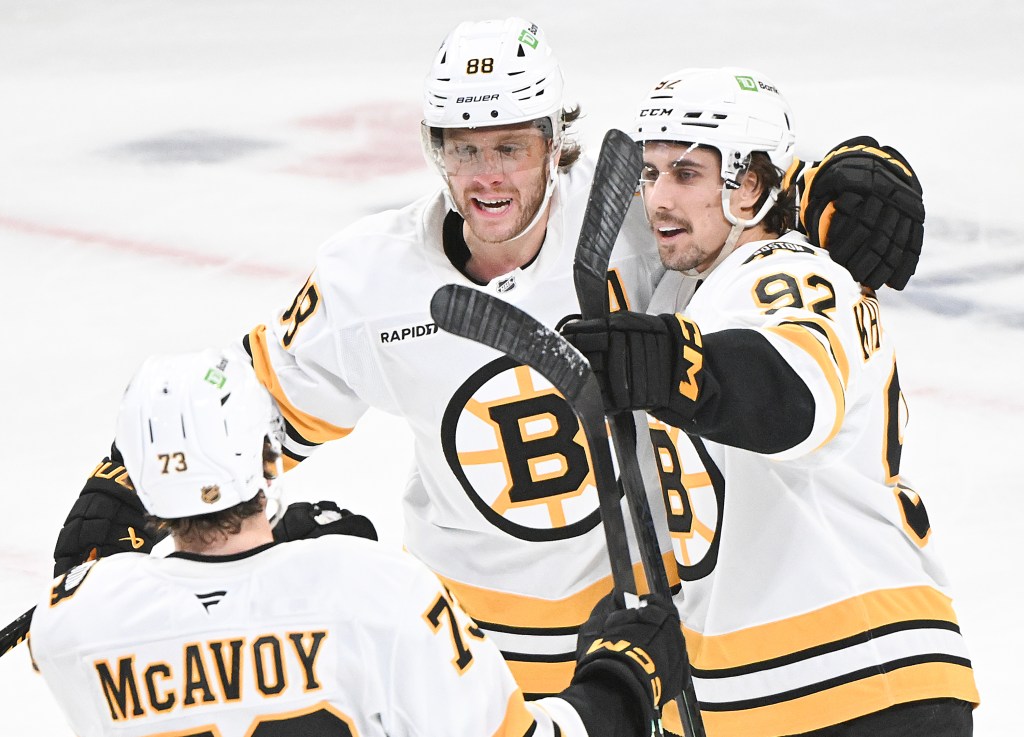 Bruins move into first with 3-2 win over Canadiens