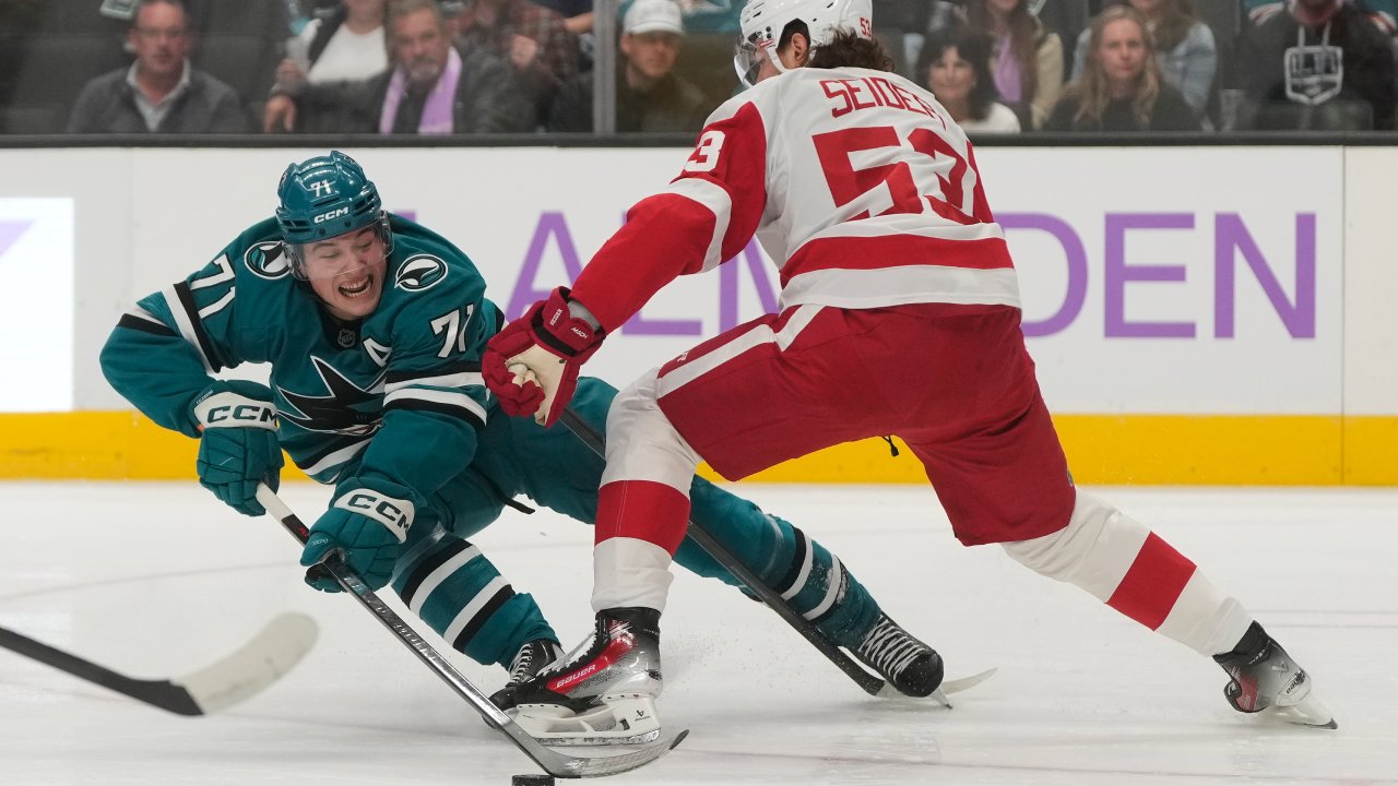 James van Riemsdyk's shootout goal lifts Red Wings over Sharks