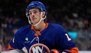 Islanders lose late game-tying goal in odd sequence vs. Blues