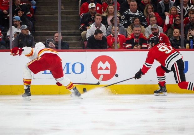 Blackhawks center Frank Nazar (91) battles for the puck with Flames defenseman Kevin Bahl (7) during the first period, Nov. 18, 2025, at the United Center. (Dominic Di Palermo/Chicago Tribune)