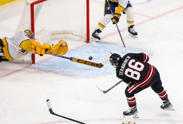 Blackhawks center Teuvo Teravainen (86) scores a goal past Nashville Predators goaltender Juuse Saros (74) during the third period, Nov. 28, 2025, at the United Center. (Dominic Di Palermo/Chicago Tribune)