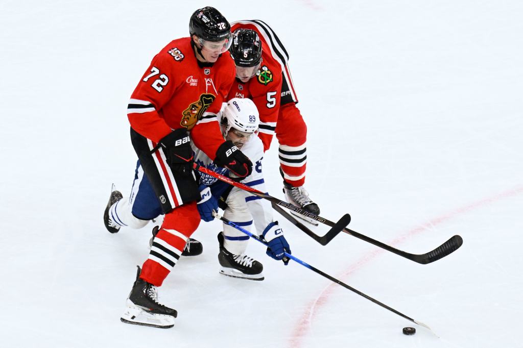 Chicago Blackhawks adjusting to 7-defensemen lineups