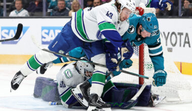 Askarov makes 32 saves in Sharks win against Canucks
