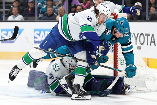 Askarov makes 32 saves in Sharks win against Canucks