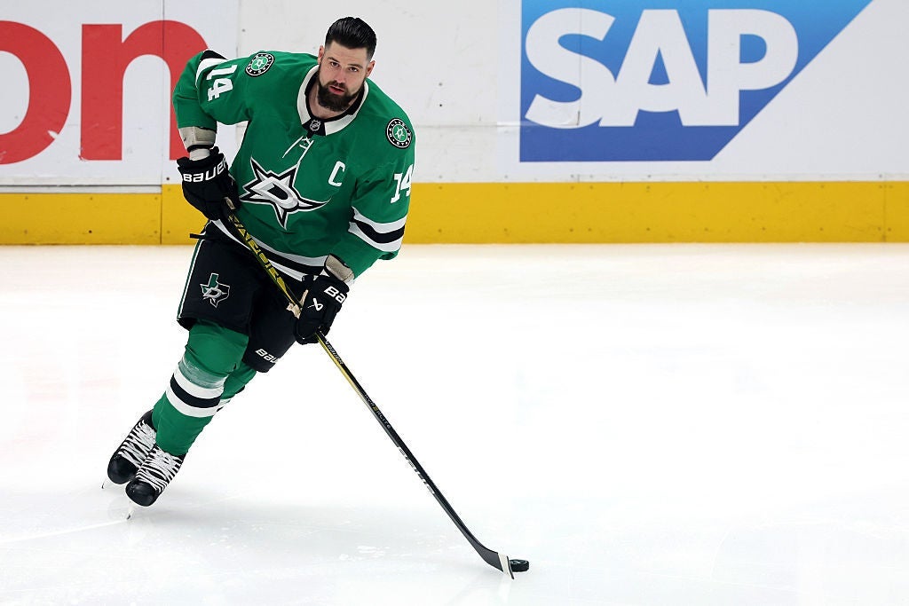 Jamie Benn Achieves Milestone in Stars' 8-3 Win Over Oilers