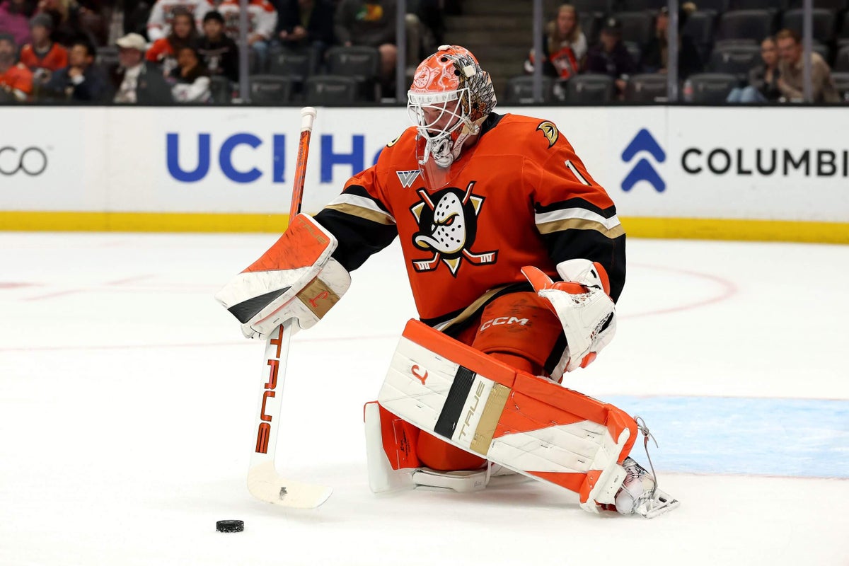 Goalie Tracking: The modern stand-up netminder, and how to make glove saves look easy