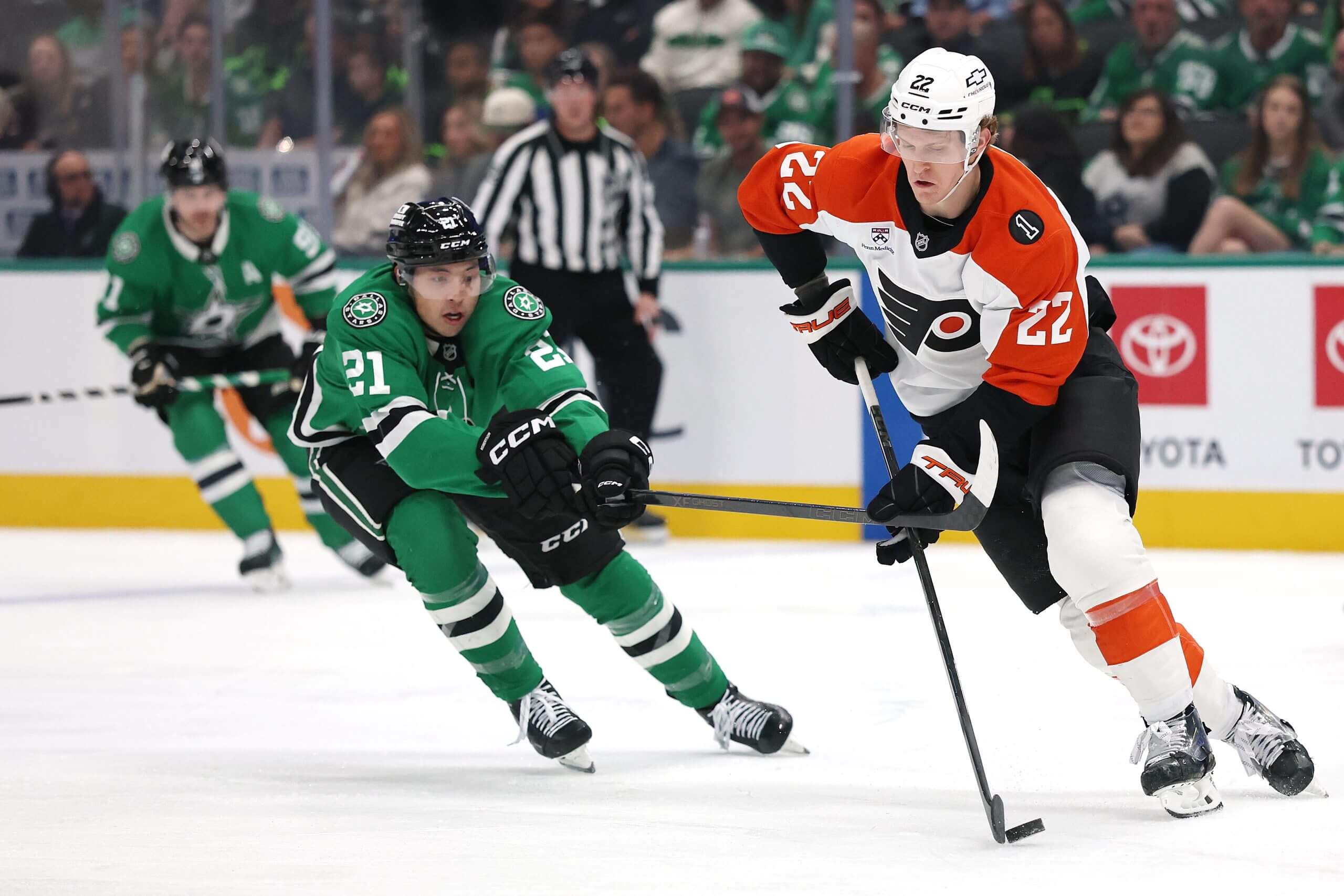 Christian Dvorak skates with the puck while Dallas' Jason Robertson tries to defend.