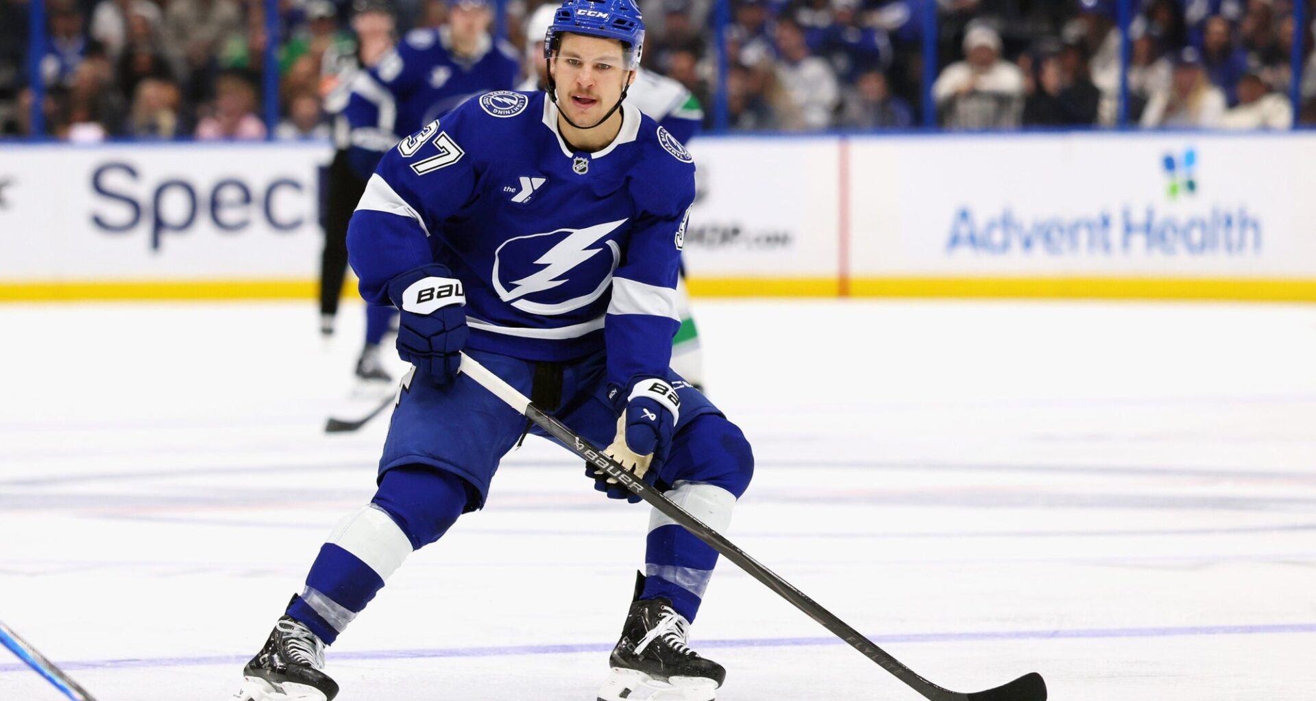 Hagel Leads Lightning to Victory over Flyers with Three-Point Game