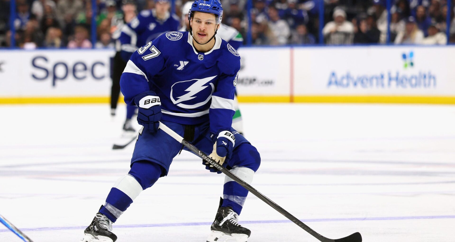 Hagel Leads Lightning to Victory over Flyers with Three-Point Game