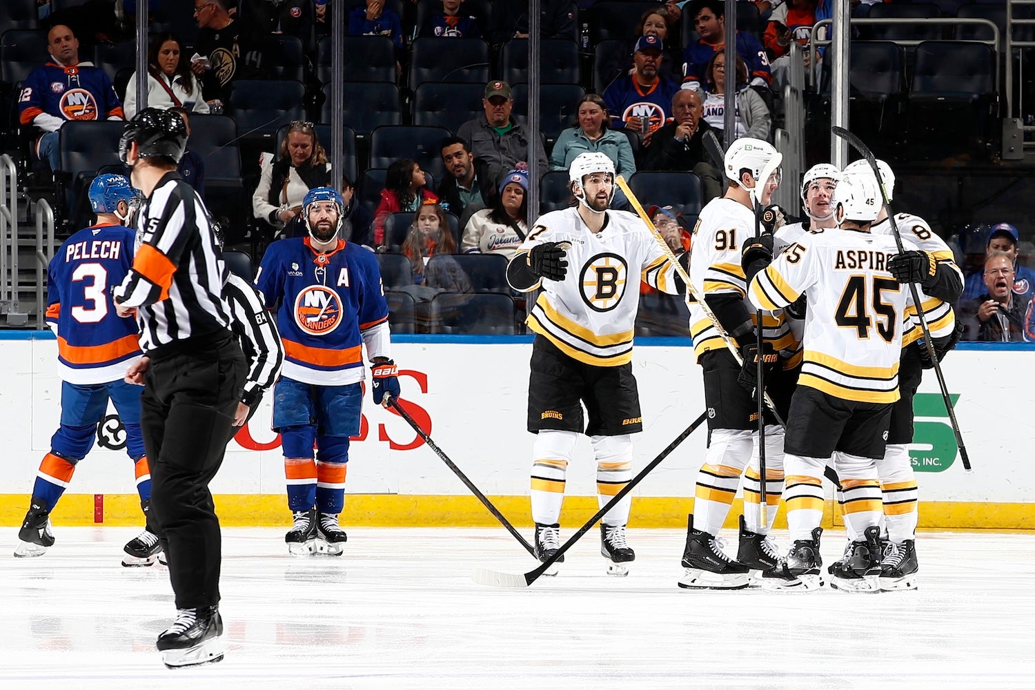 Bruins wrap road trip with 3-1 win over Islanders - 98.5 The Sports Hub