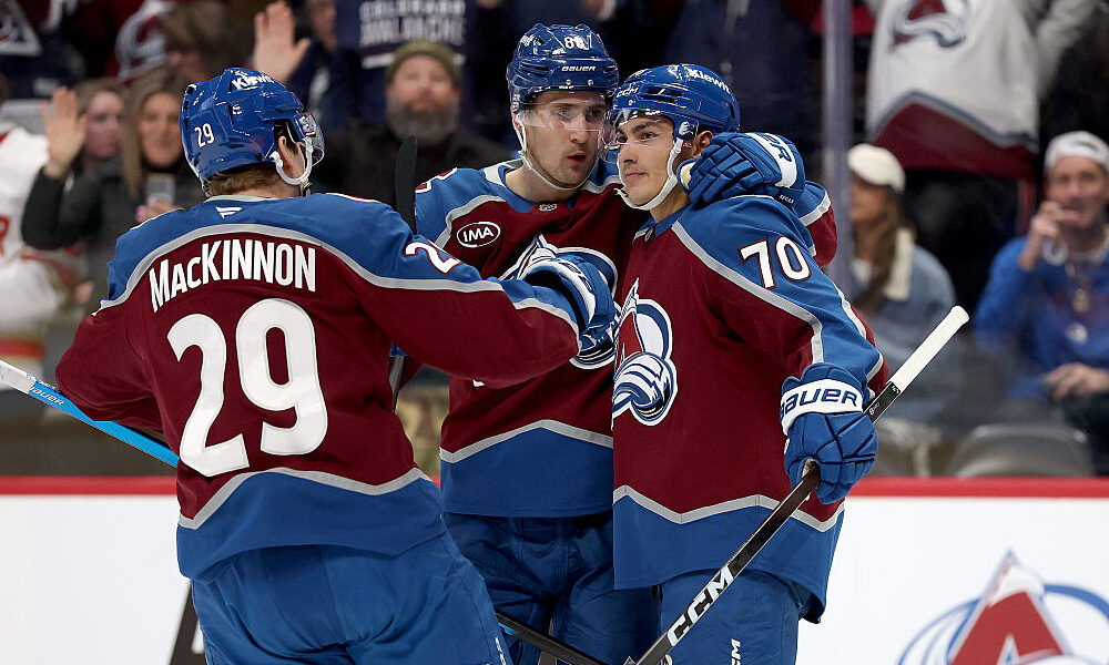 Avalanche stay on fire with another shutout, bite the Sharks and make history