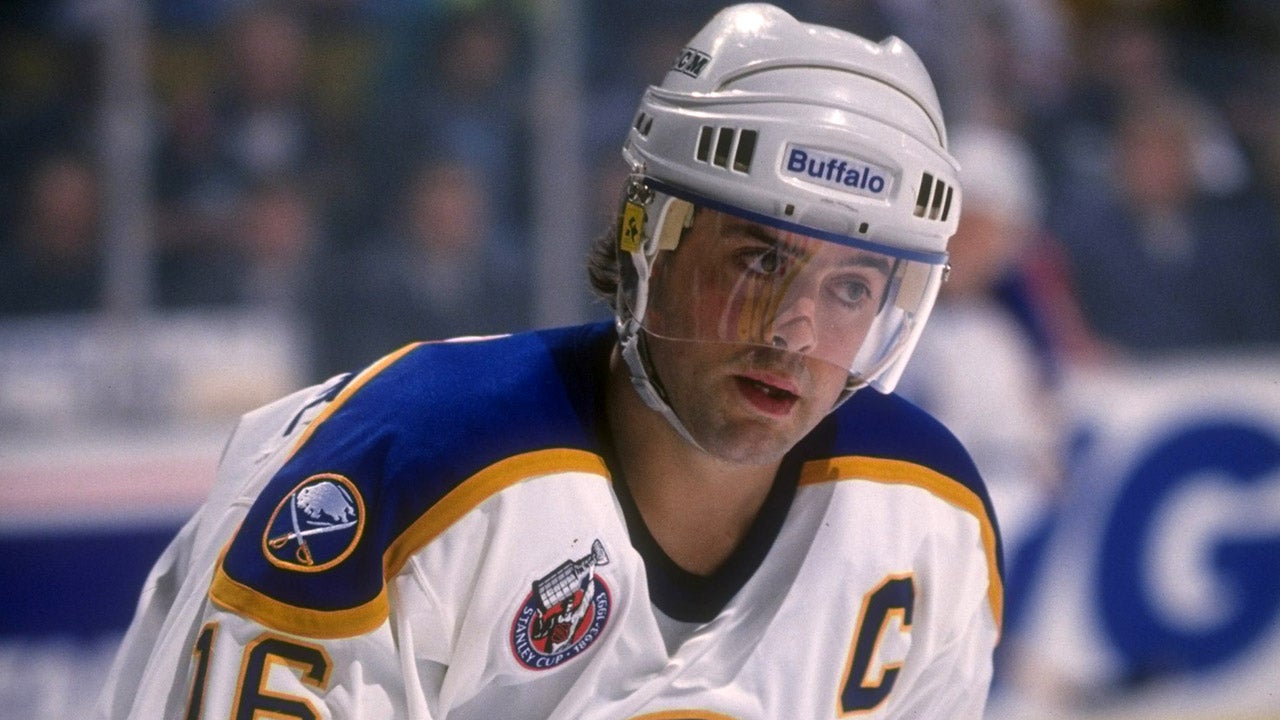 1992-1993:  Center Pat LaFontaine of the Buffalo Sabres. Mandatory Credit: Rick Stewart  /Allsport