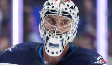 Connor Hellebuyck out 4-6 weeks for knee surgery