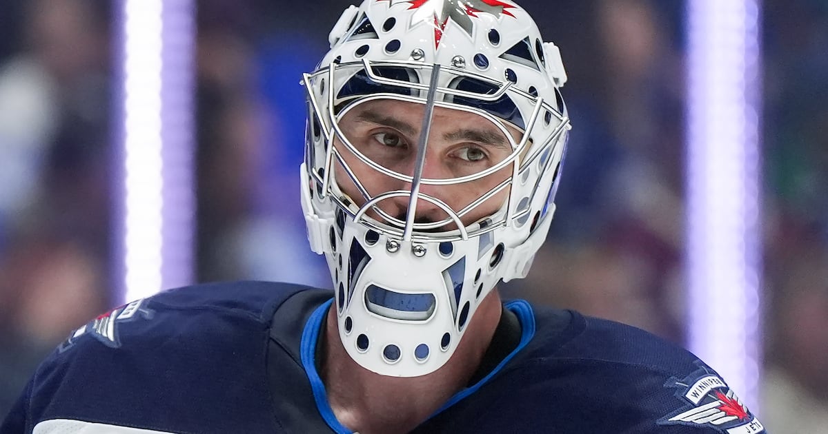 Connor Hellebuyck out 4-6 weeks for knee surgery