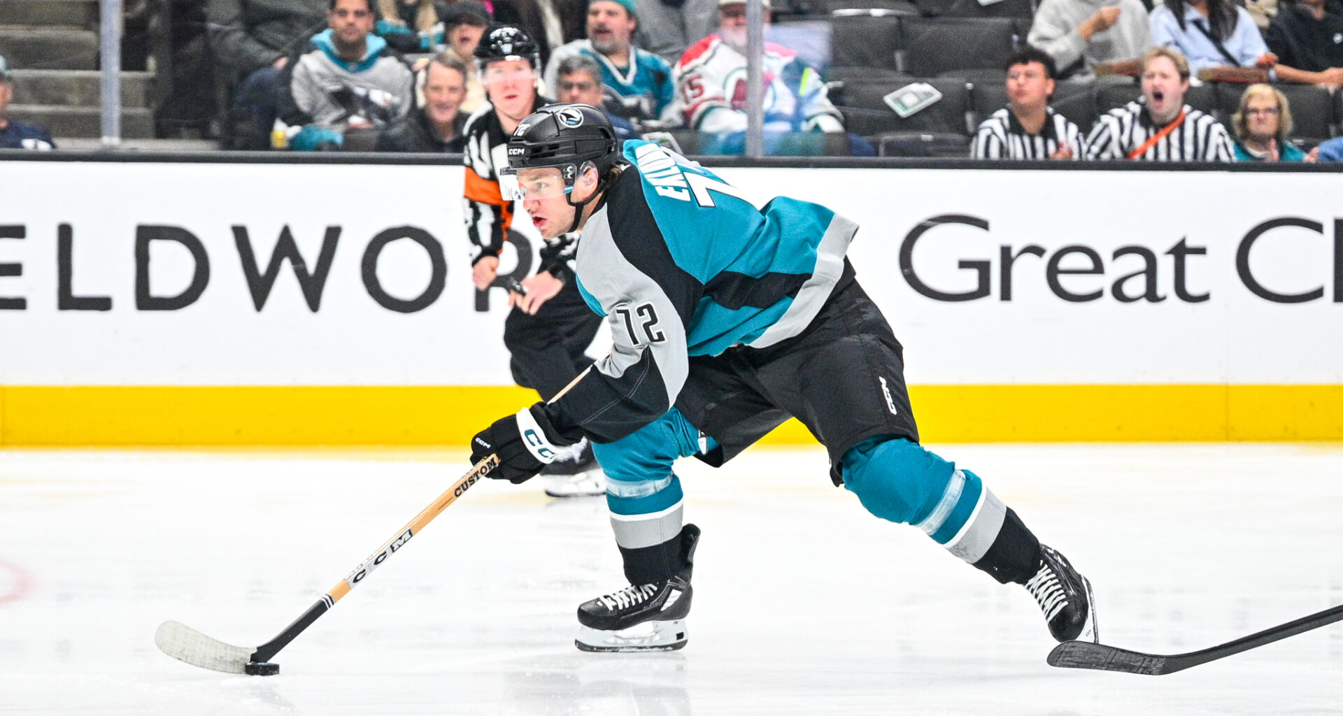 San Jose Sharks forward William Eklund