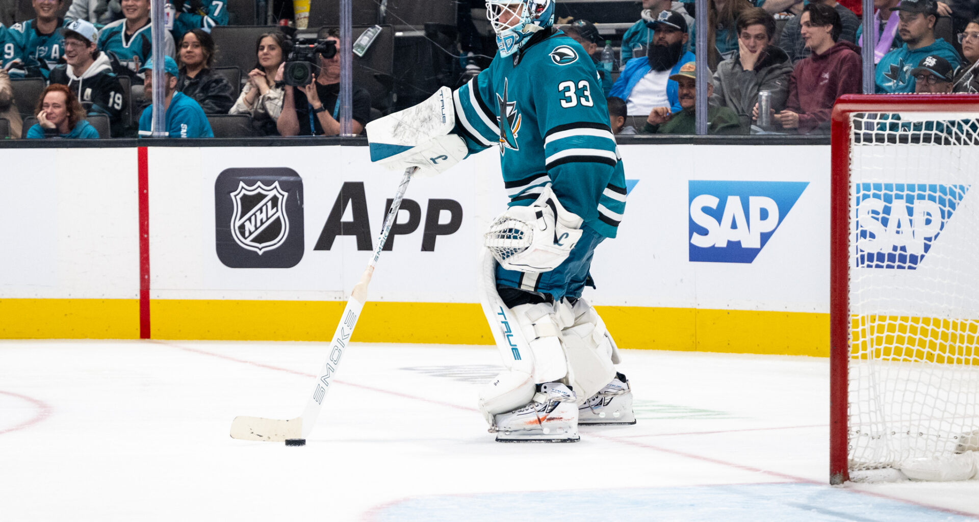 San Jose Sharks goalie Alex Nedeljkovic