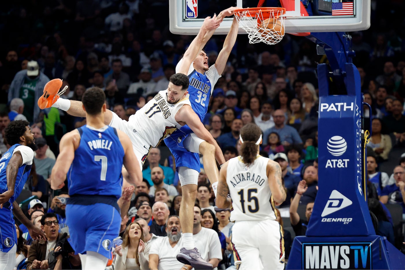 Dallas Mavericks forward Cooper Flagg (32) drives the baseline and New Orleans Pelicans...