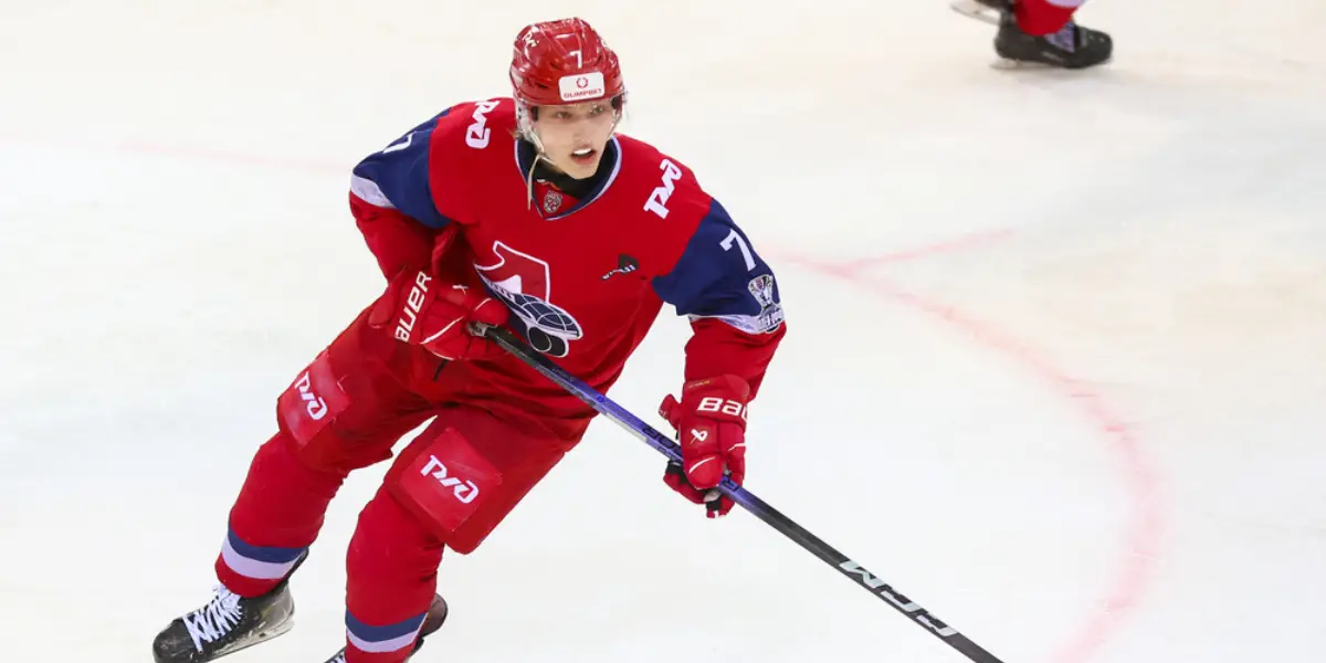 Kirill Yemelyanov skating in the MHL