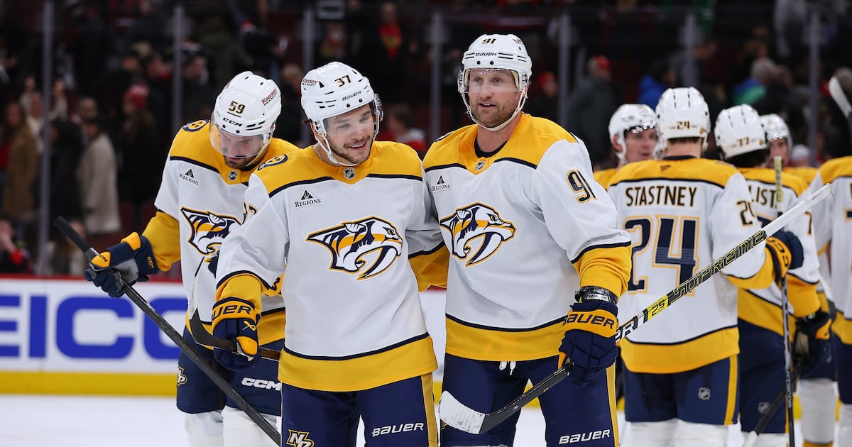 Luke Evangelista scores key goal as Nashville Predators beat slumping Chicago Blackhawks