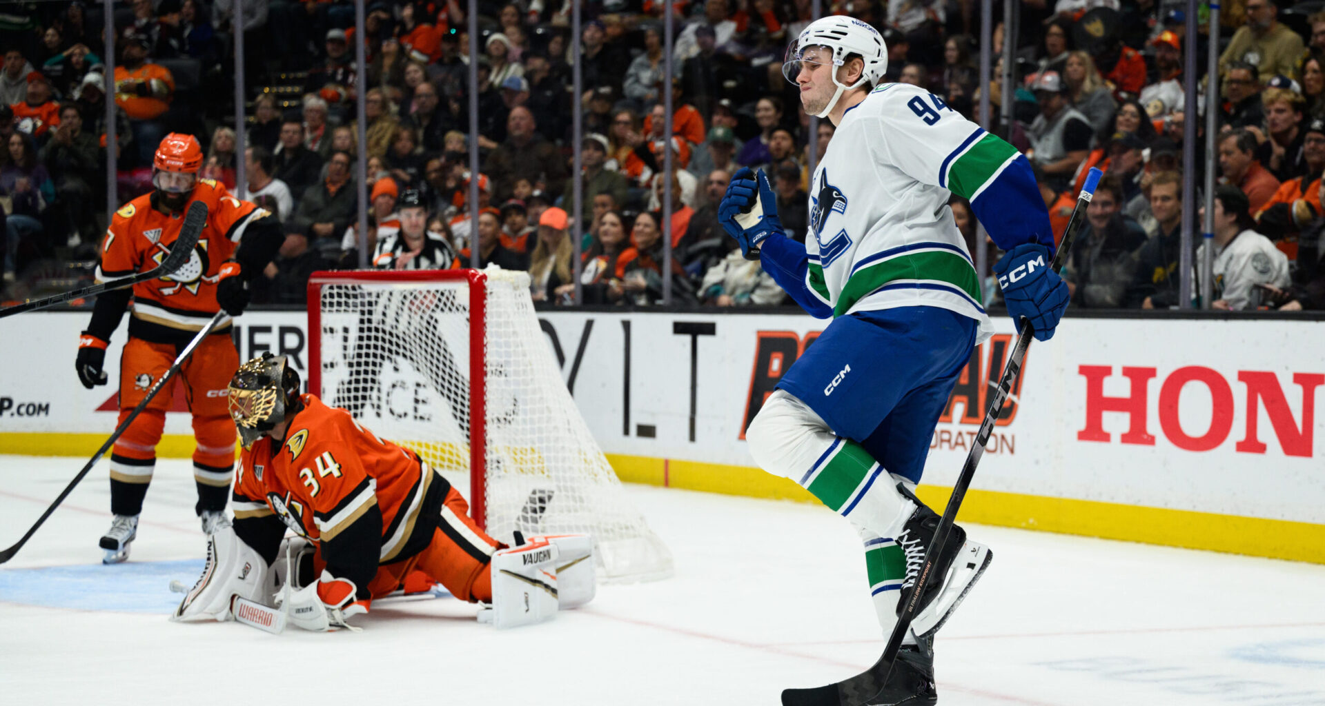 Canucks Defeat Ducks 5-4 in Fast-Paced Pacific Division Battle - The Hockey Writers - Vancouver Canucks