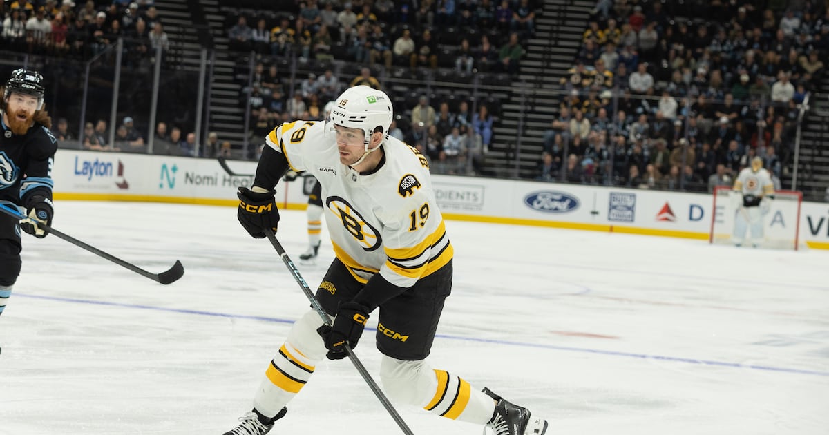 Flames claim F Johnny Beecher off waivers from Bruins
