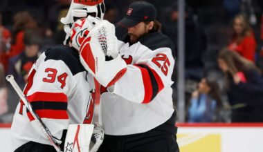 How the Devils Should Handle the Evident Goalie Controversy