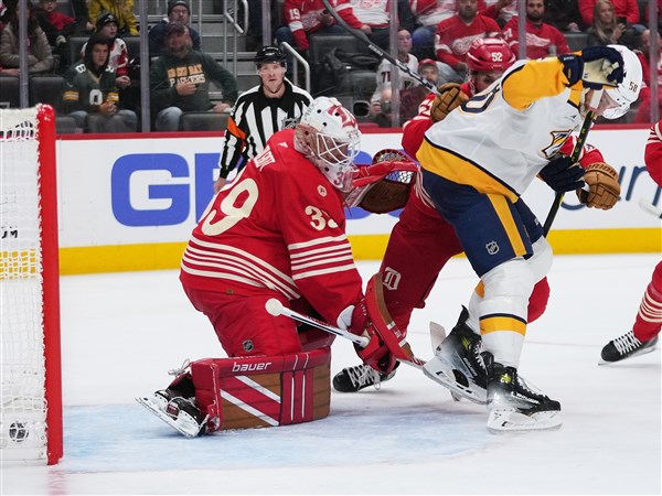 Predators score 5 in 3rd period to down Red Wings, 6-3
