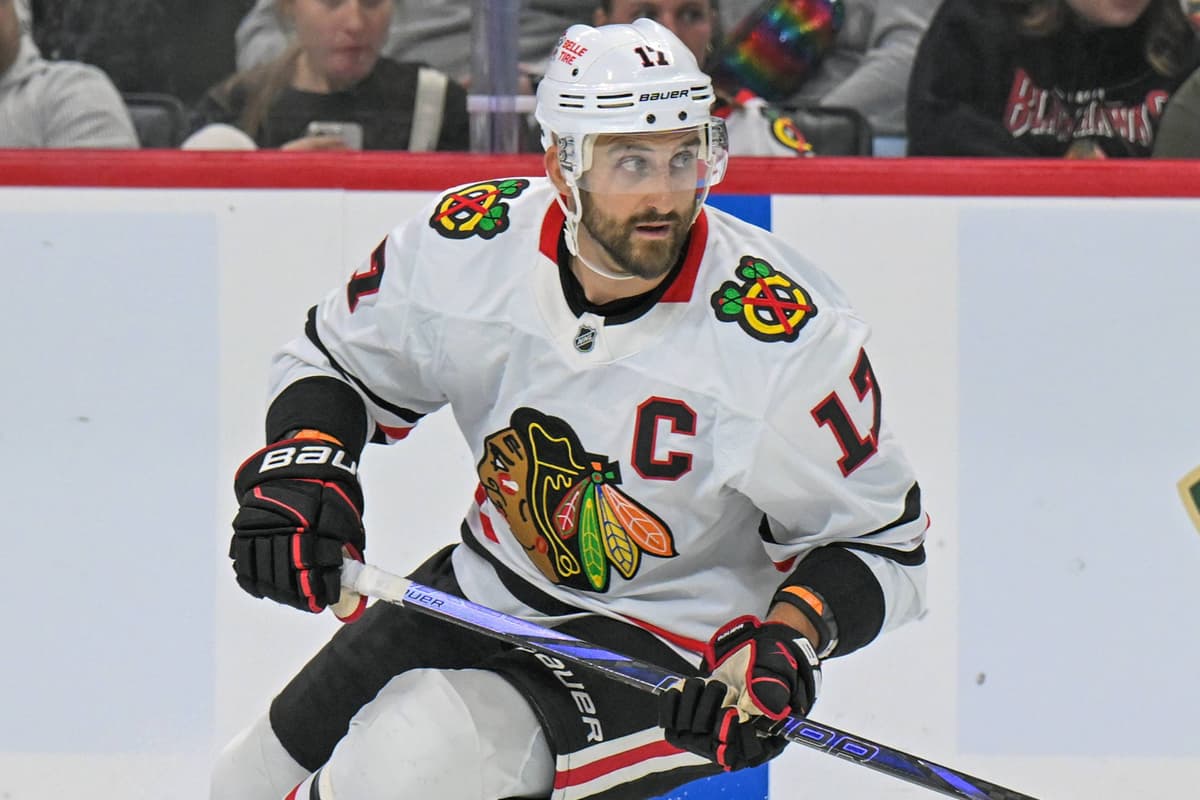 Blackhawks place Nick Foligno on injured reserve
